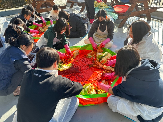 동탄청소년문화의집 청소년자치회 사랑의 김치나눔 자원봉사(23.11.28.)