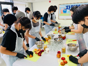 동탄청소년문화의집, 지역 어르신들에게 추석맞이 수제과일청 전달