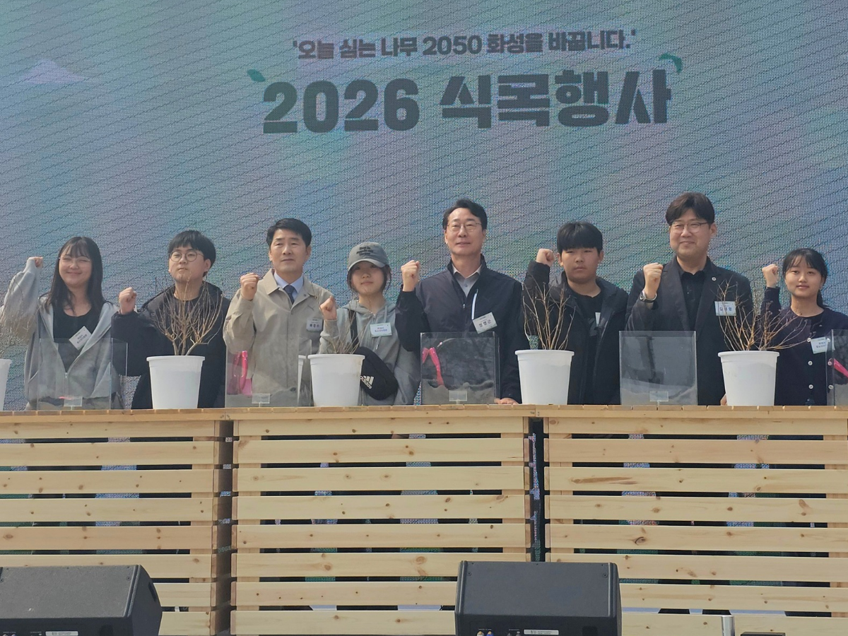 [화성시청소년수련관] 화성시청소년수련관 청소년자원봉사단 '초아', 2026 화성특례시 식목행사’서 푸른 희망을 심다(2026. 3. 31.)